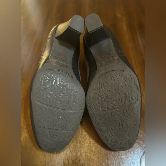 Clarks Artisan Brown Suede Leather Pumps Shoes Chunky Heel size 9M - Picture 4 of 5